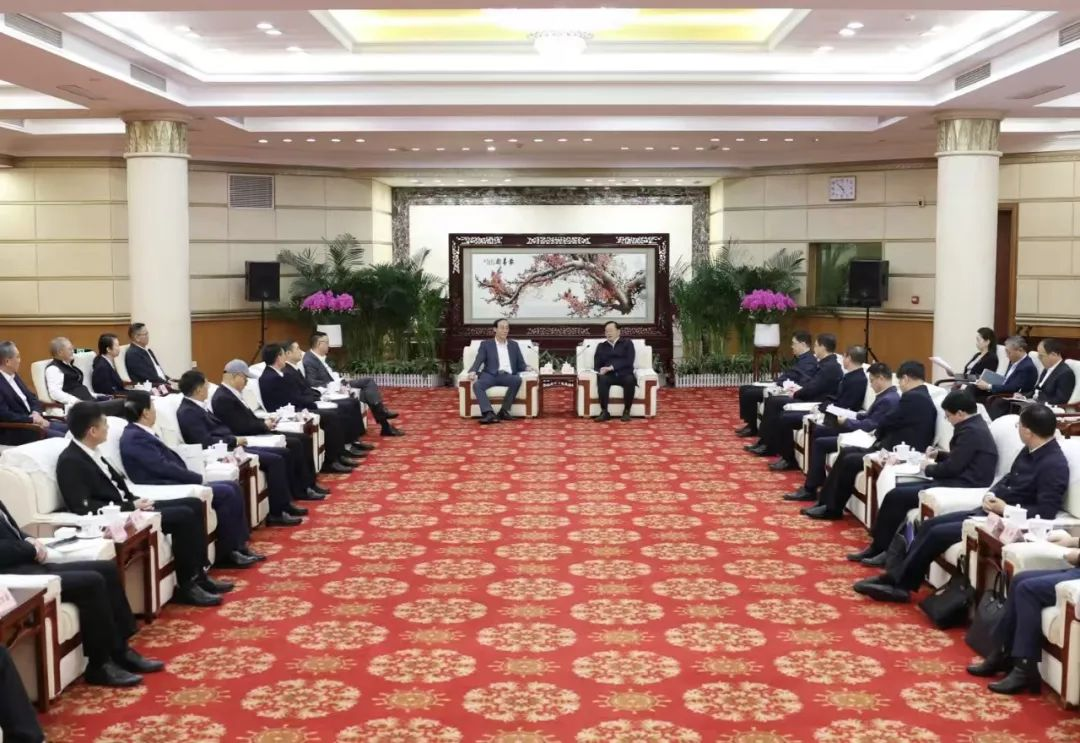 利亚德集团董事长李军受邀出席华中科技大学第十六届企业家论坛，并发表演讲
